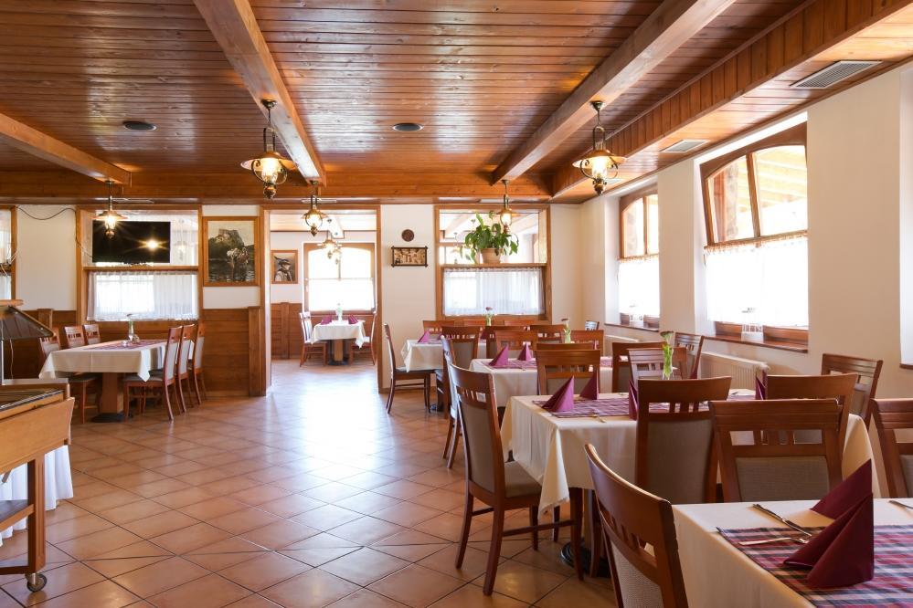 Hotel Gobor Vitanová Buitenkant foto